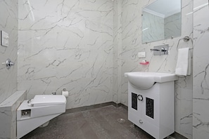 Double or Twin Room | Bathroom | Shower, rainfall showerhead, free toiletries, towels
