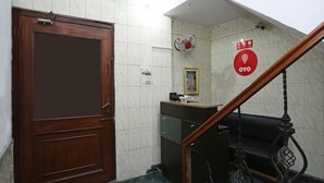 Reception - OYO 542 Kalkaji Residency Bnb (New Delhi)