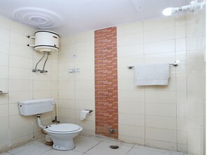 Double or Twin Room | Bathroom | Shower, free toiletries, towels