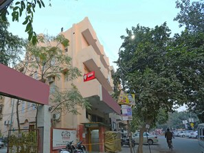 Front of property - OYO 542 Kalkaji Residency Bnb (New Delhi)
