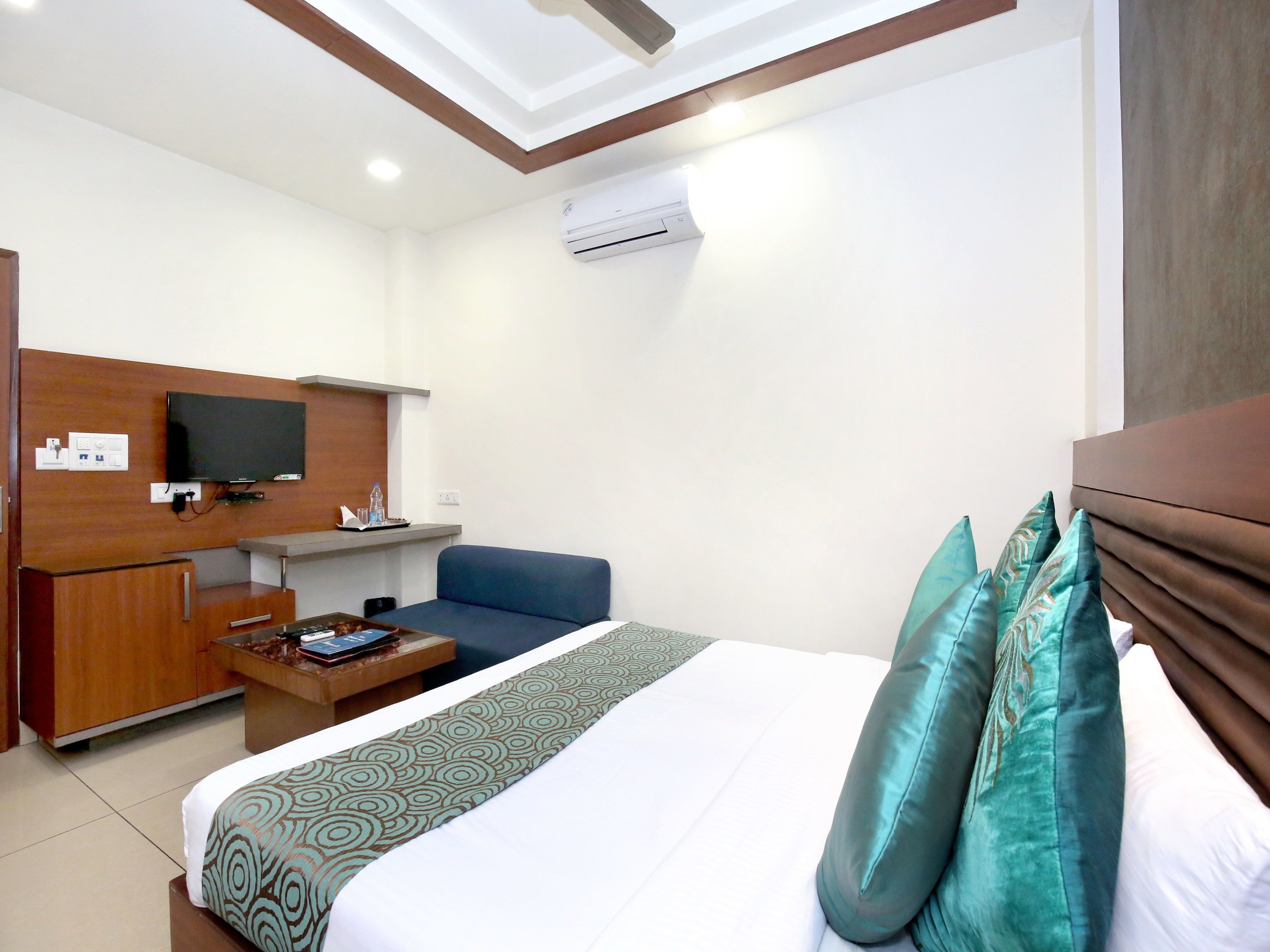 Free WiFi, wheelchair access