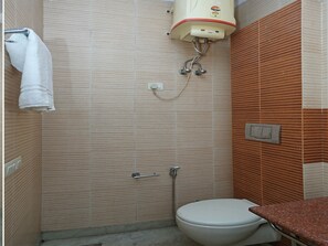 Habitació doble o amb dos llits individuals | Bany | Articles de tocador gratuïts i tovalloles 