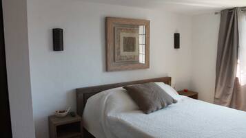 Casa familiar, 1 habitación (Le Cheval) | 1 habitación, caja de seguridad en la habitación y cunas gratuitas