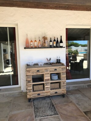 Phục vụ bữa sáng và bữa tối 