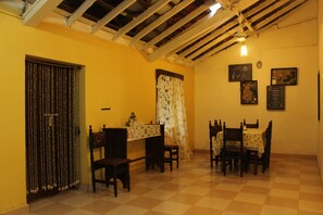 In-room dining - OYO 6474 Home Boutique 2 BHK Villa Candolim (Candolim)