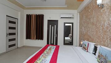 Standard Double Room | 1 bedroom, bed sheets