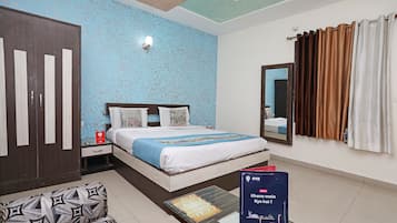 1 bedroom, bed sheets
