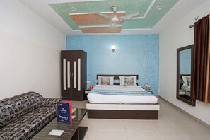 1 bedroom, bed sheets