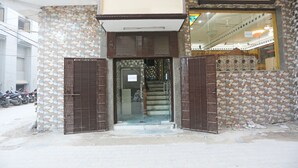 Property entrance - OYO 10557 Le Mount (New Delhi)