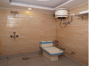 Double or Twin Room | Bathroom | Shower, free toiletries, towels