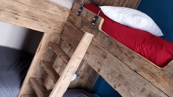 Soundproofing, free WiFi, bed sheets