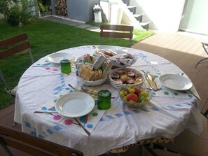 Tempat makan outdoor