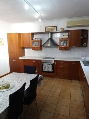 Classic Apartment, 2 Bedrooms | Private kitchen - Maltese Rooms (Sliema)