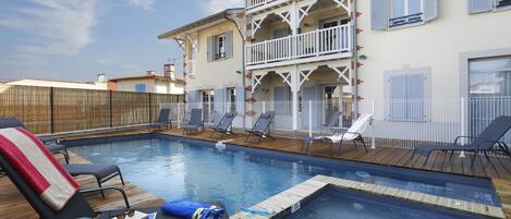 Seasonal outdoor pool, open 10:00 AM to 7 PM, pool loungers