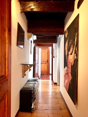 Premium bedding, down comforters, memory foam beds, free WiFi - Saint Patrick B&B Guesthouse (Barletta)