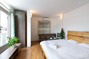 City Double Room, 1 King Bed, Refrigerator | 1 bedroom, individually decorated, individually furnished, desk