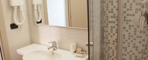 Shower, rainfall showerhead, free toiletries, hair dryer