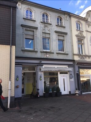 Unclassified image, 3 of 8, button - A & S Hostel Bonner Straße 9 (Bonn)