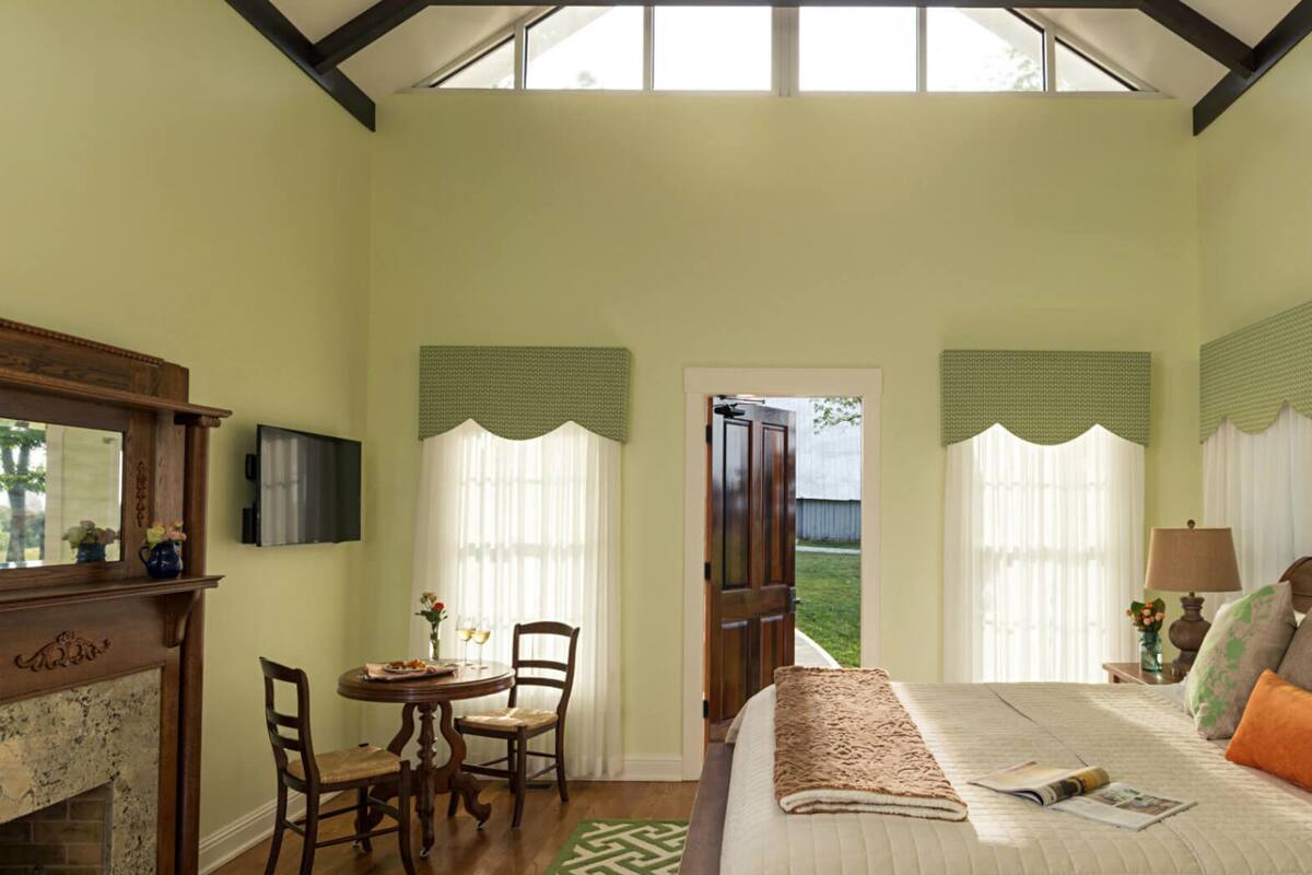 Suite, kamar mandi pribadi (Garden Suite) | Setrika/meja setrika dan Wi-Fi gratis