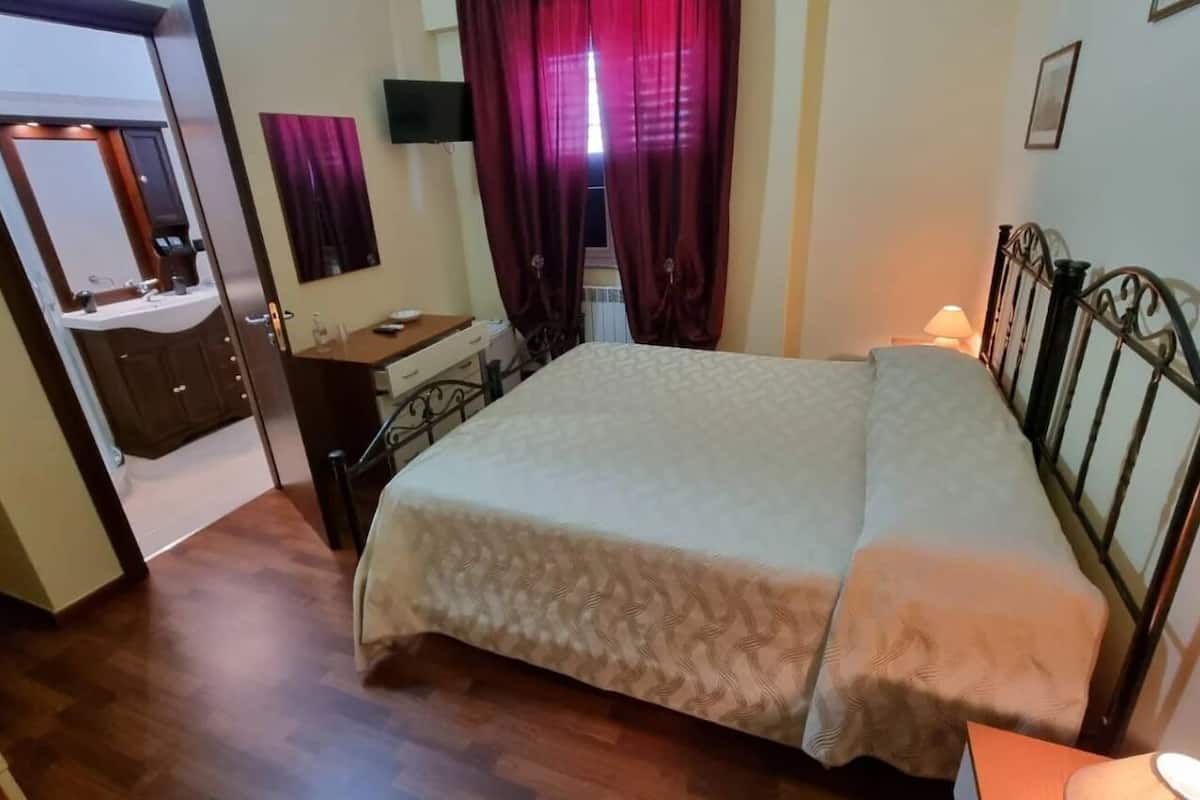 Double Room | Desk, rollaway beds, free WiFi