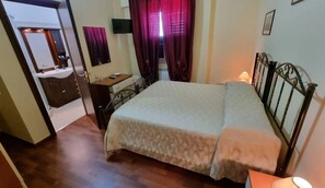 Habitación doble | Escritorio, camas extra y wifi gratis 