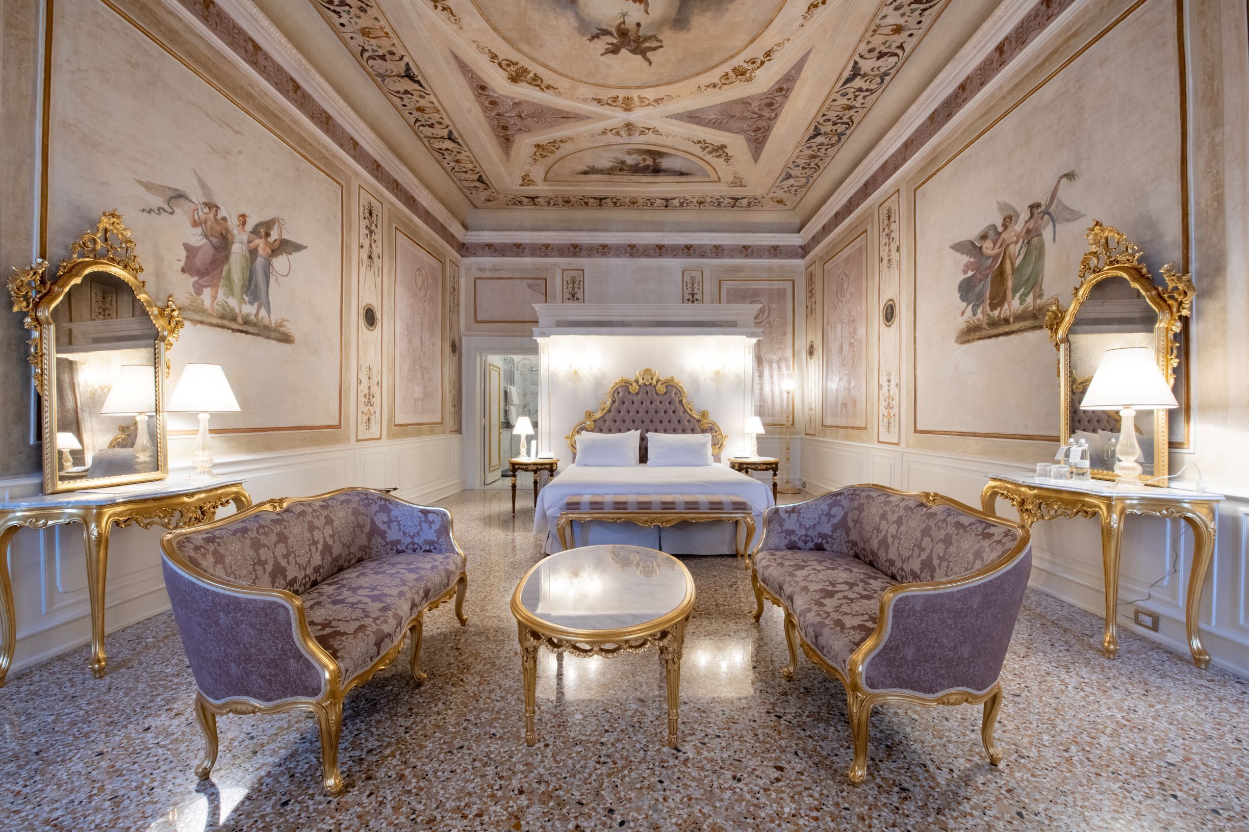 Suite Supreme, Canal View | Minibar, két bảo mật tại phòng, bàn, phòng cách âm 