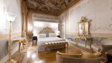 Suite Deluxe | Minibar, una cassaforte in camera, una scrivania, insonorizzazione