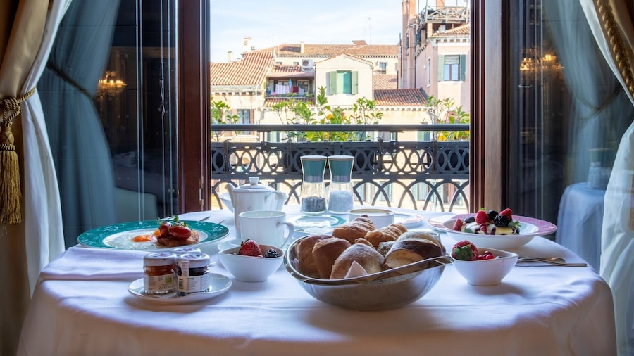 CĂ Bonfadini Historic Experience