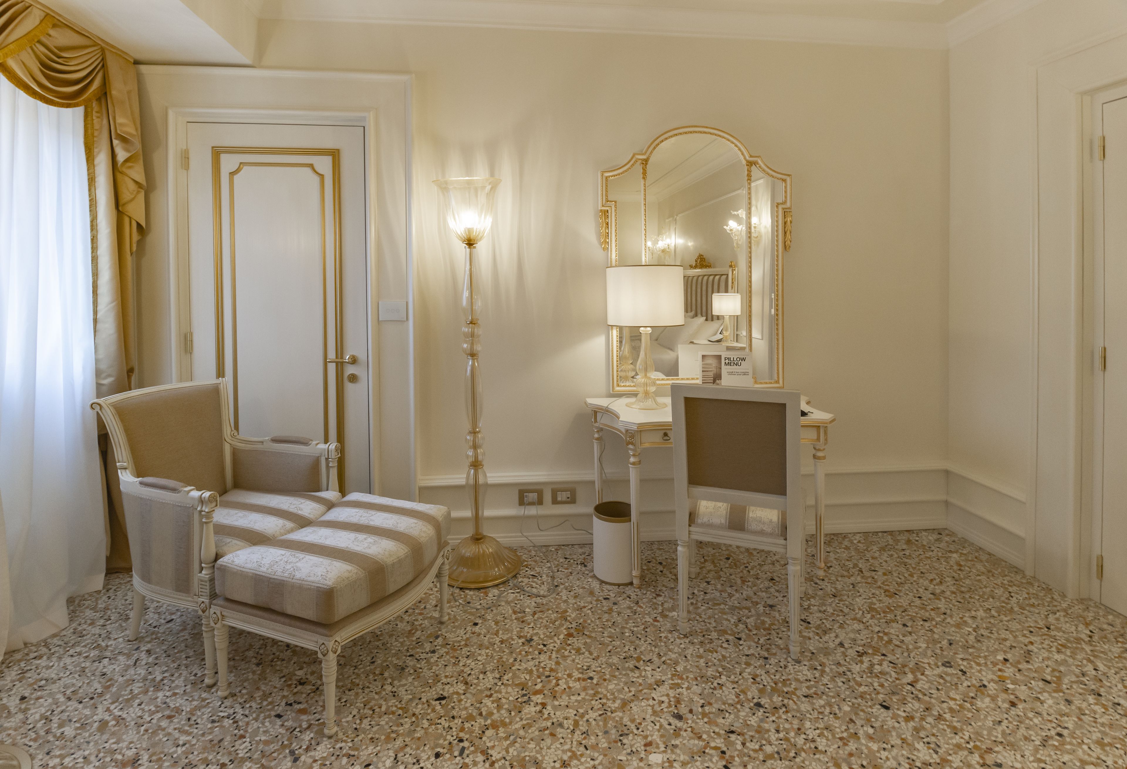 superior double room | 2 bedrooms, minibar, in-room safe, desk