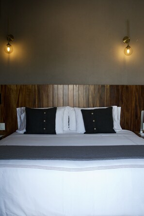 Egyptian cotton sheets, premium bedding, down duvets - Casa Cien (San Miguel de Allende)