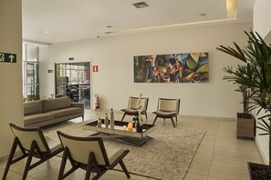 Lounge no saguão