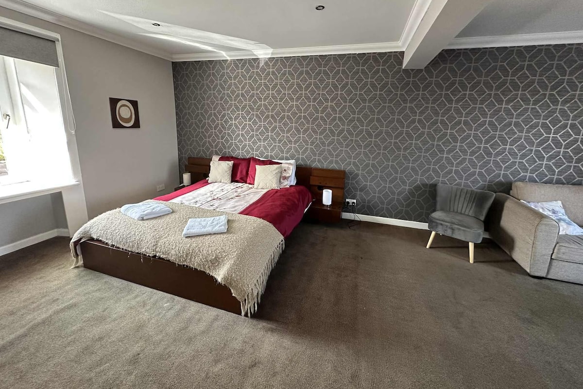 Family Double Room, 1 King Bed with Sofa bed | 1 bedroom, desk, iron/ironing board, free WiFi