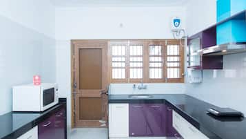 Double or Twin Room | Private kitchen | Fridge
