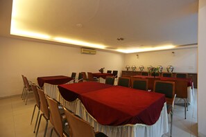 Free daily continental breakfast - OYO 11337 Asian Hospitality (Gurugram)