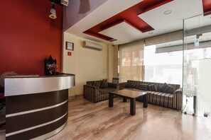 Lobby - OYO 8265 The Olive Inn (New Delhi)