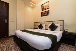 Standard Double Room | Bed sheets - OYO 8265 The Olive Inn (New Delhi)