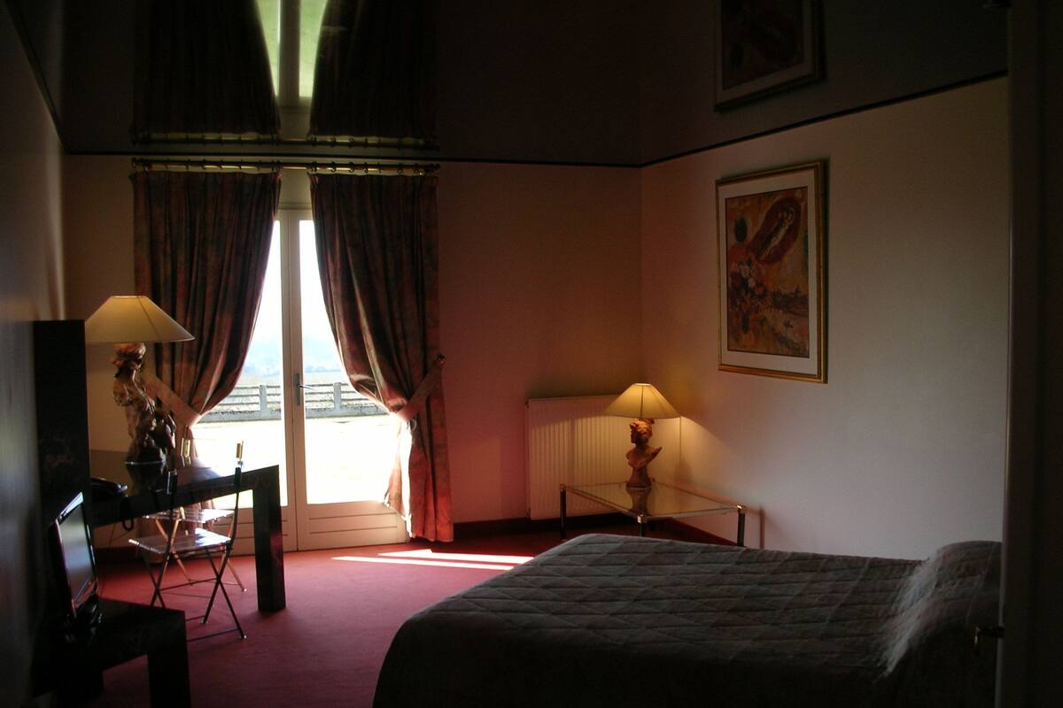 Double Room | Individually decorated, individually furnished, desk, blackout curtains