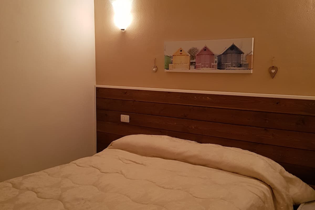 Apartment, 2 Bedrooms | Cribs/infant beds, rollaway beds, free WiFi, bed sheets