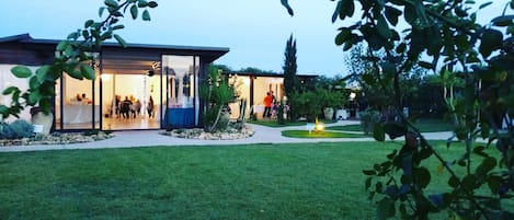 Façade de l’hébergement - soirée/nuit