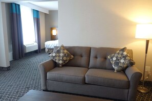 Down comforters, in-room safe, desk, blackout drapes - Park Inn by Radisson Brampton, On (Brampton)