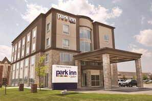 Exterior - Park Inn by Radisson Brampton, On (Brampton)
