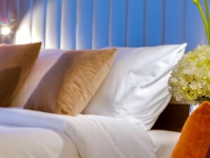 Down duvets, in-room safe, desk, blackout curtains - Park Inn by Radisson Brampton, On (Brampton)