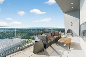 Premium bedding, in-room safe, desk, iron/ironing board - Live! Casino & Hotel Maryland (Hanover)