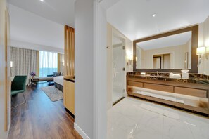 Shower, designer toiletries, hair dryer, bathrobes - Live! Casino & Hotel Maryland (Hanover)