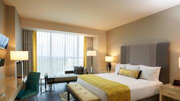 1 bedroom, premium bedding, in-room safe, desk