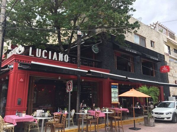 Vista frontal de la propiedad