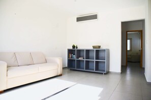 Apartment, 2 Bedrooms, Smoking, Kitchenette | Living area | Smart TV, Netflix, pay movies - Torre 12 (Playa del Carmen)