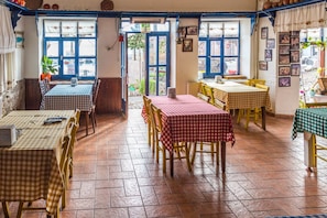 Free daily full breakfast 