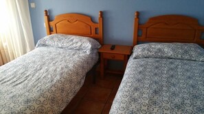 Chambre Double, salle de bains privée | Rideaux occultants, chambres insonorisées, Wi-Fi gratuit, draps fournis