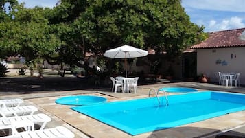 3 piscinas externas